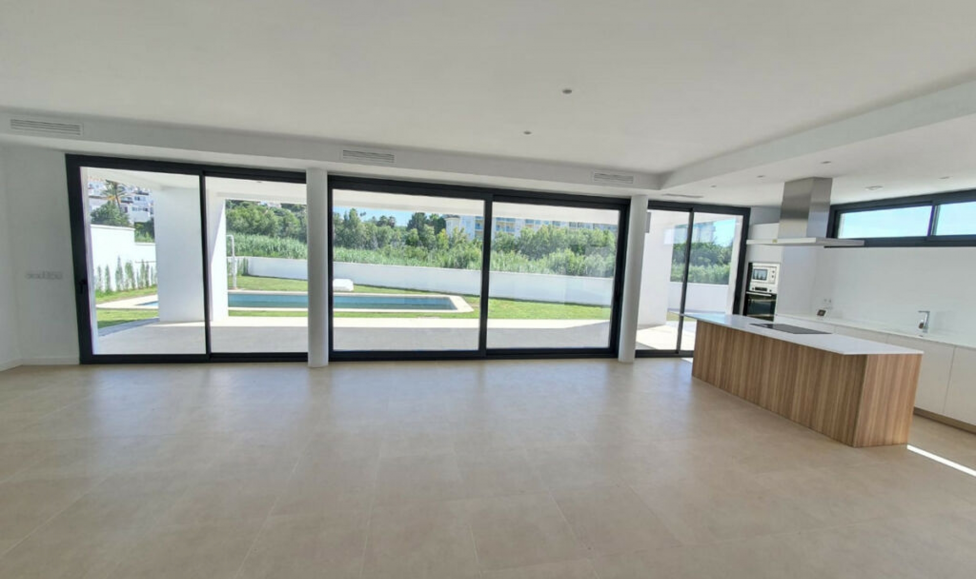 Resale - House -
La Duquesa