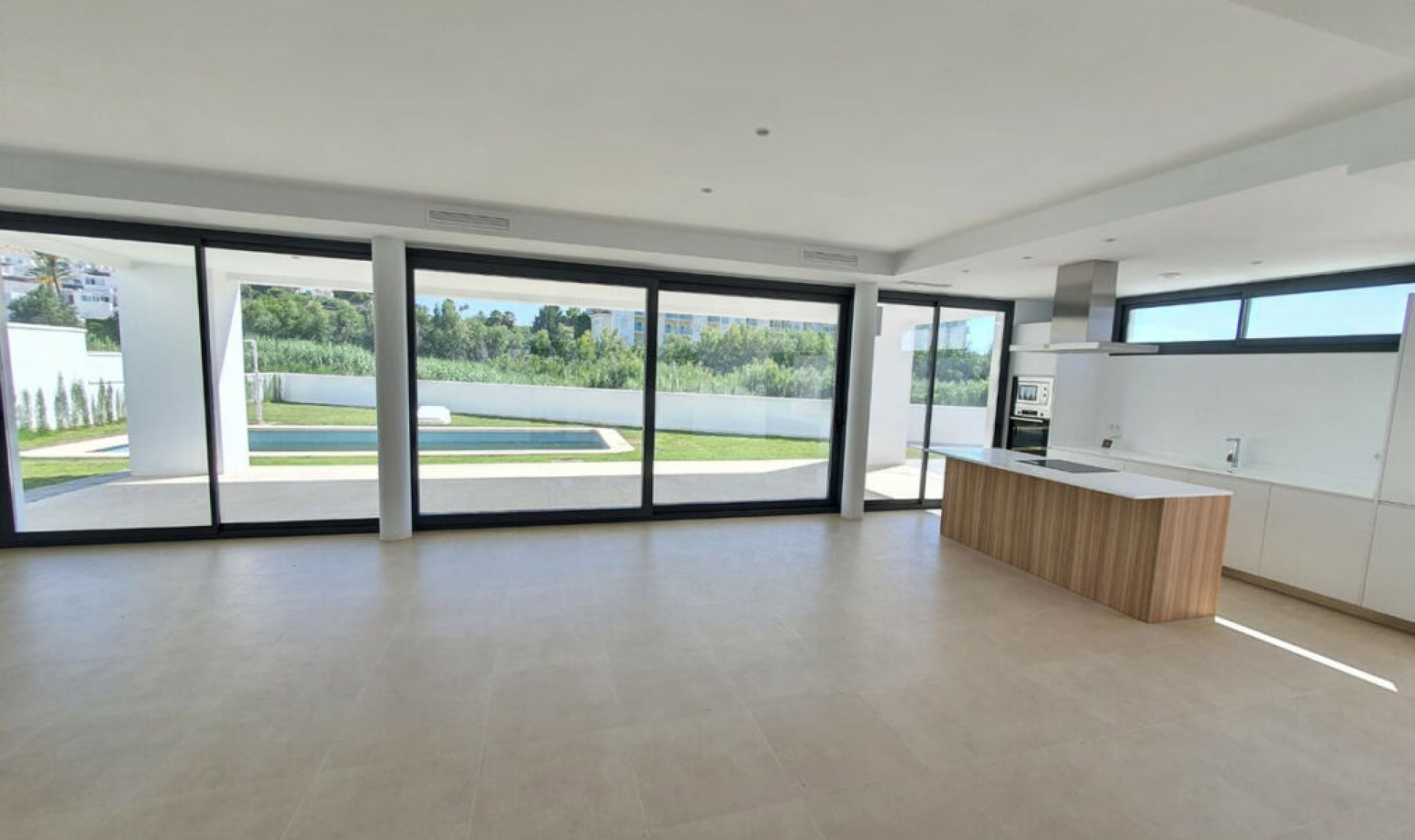 Resale - House -
La Duquesa