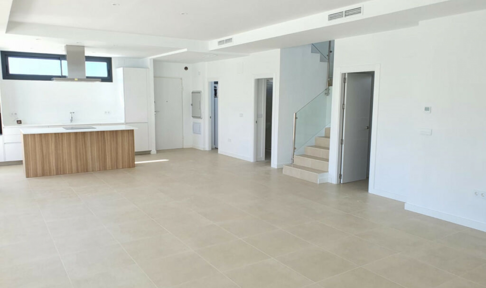 Resale - House -
La Duquesa