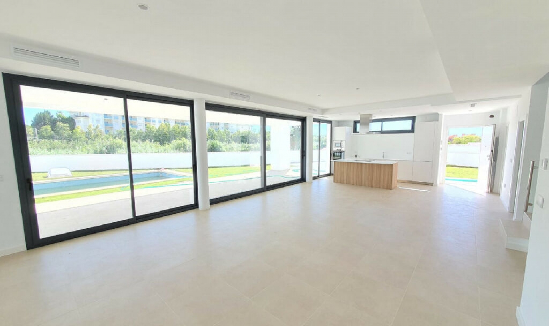 Resale - House -
La Duquesa