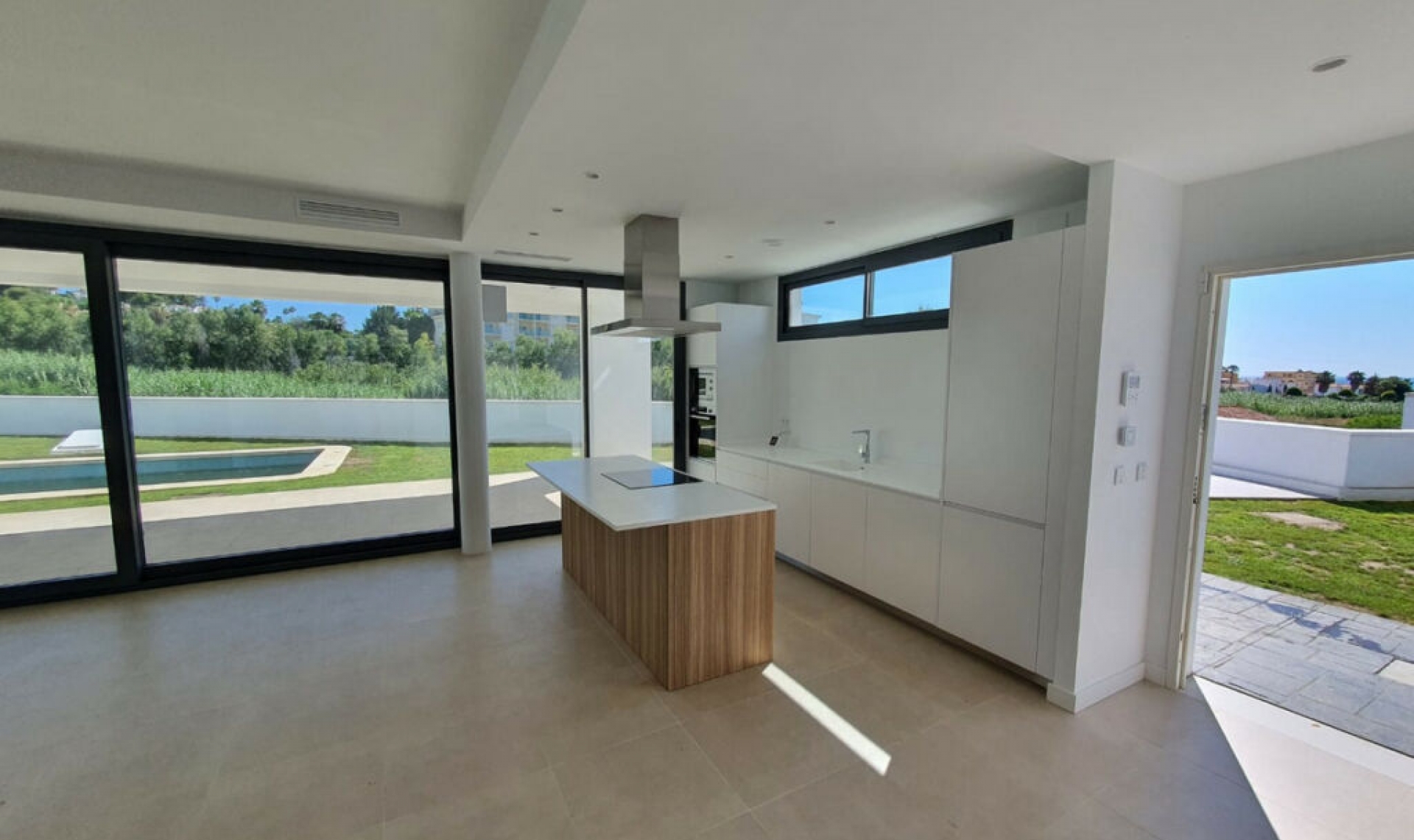 Resale - House -
La Duquesa