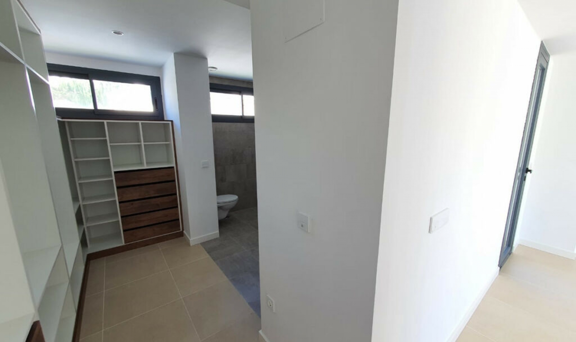 Resale - House -
La Duquesa