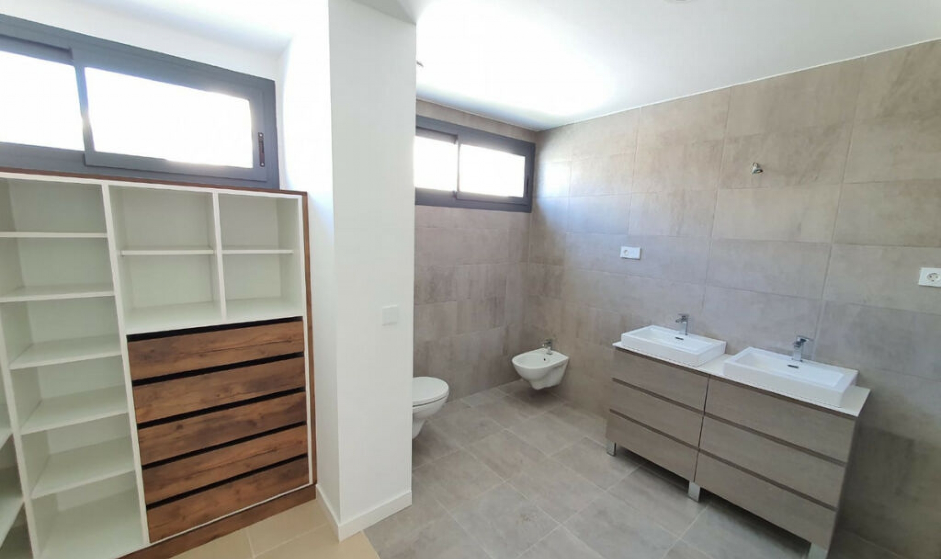 Resale - House -
La Duquesa