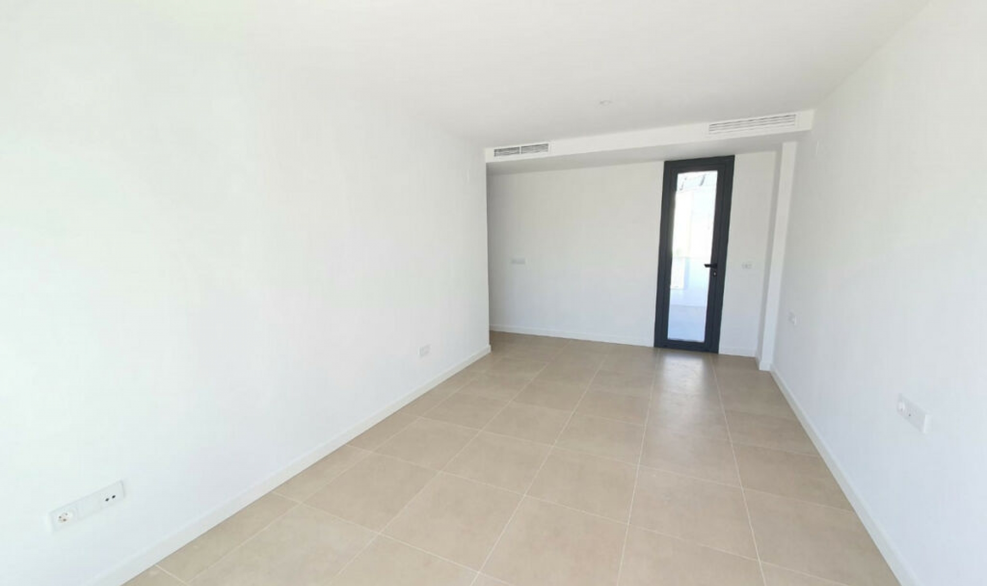 Resale - House -
La Duquesa