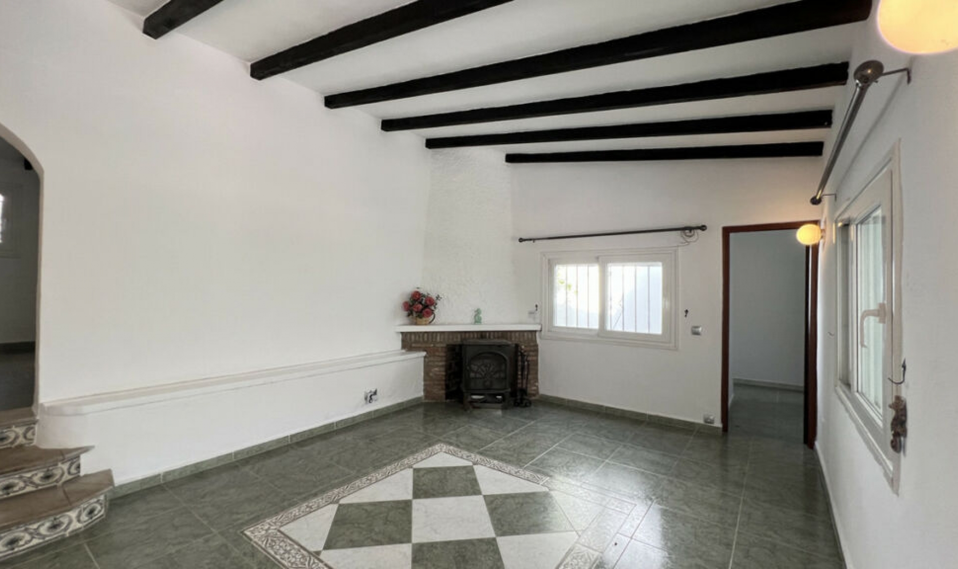 Resale - House -
La Duquesa