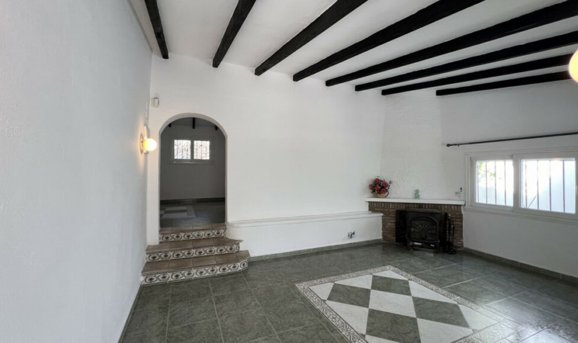 Resale - House -
La Duquesa