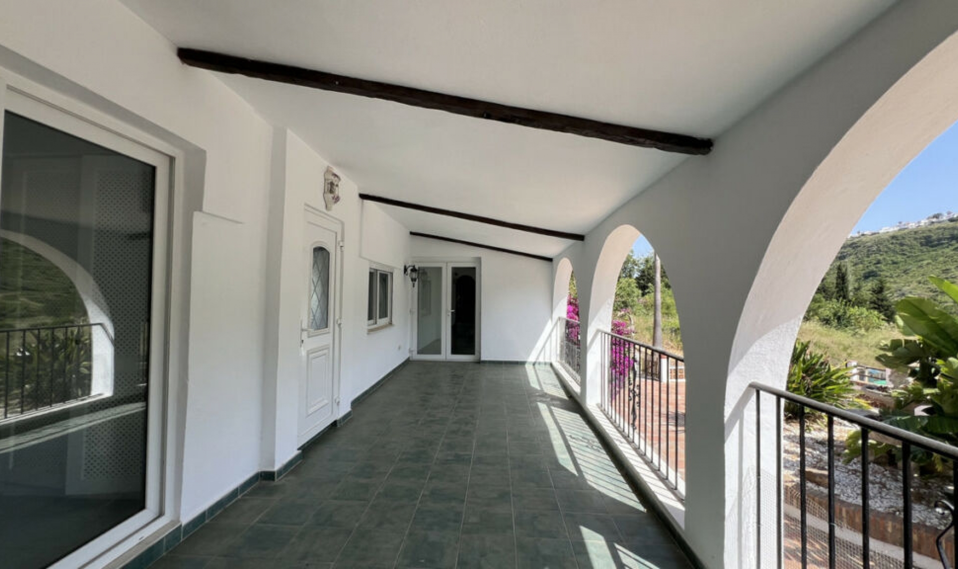 Resale - House -
La Duquesa