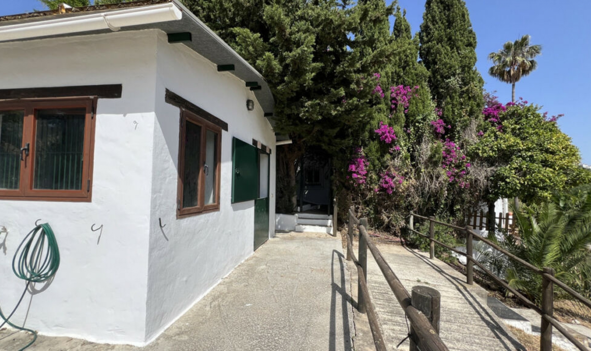 Resale - House -
La Duquesa