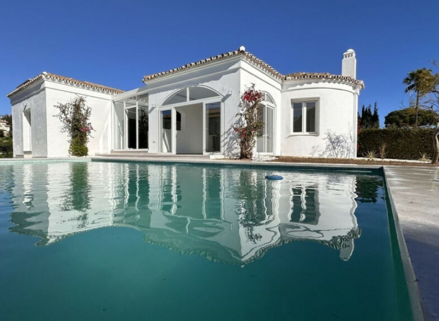 Resale - House -
La Duquesa