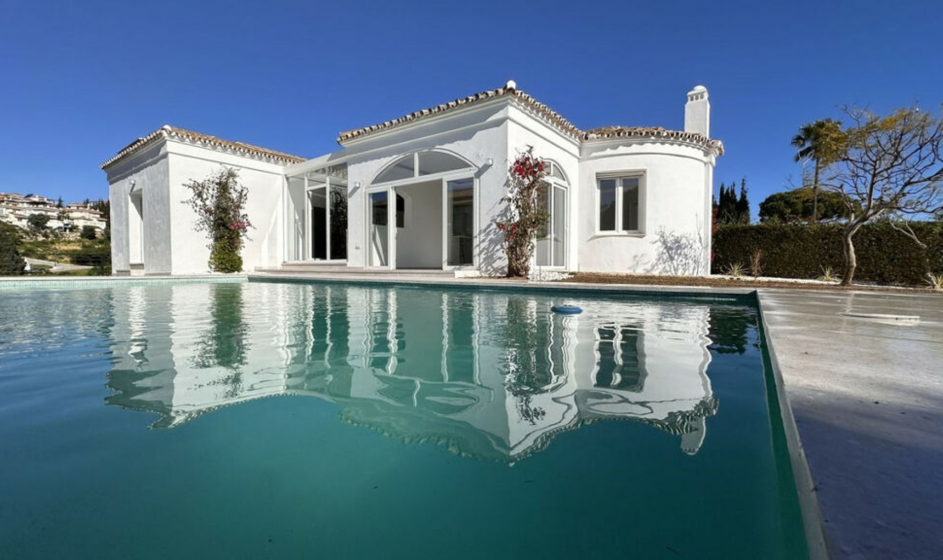 Resale - House -
La Duquesa