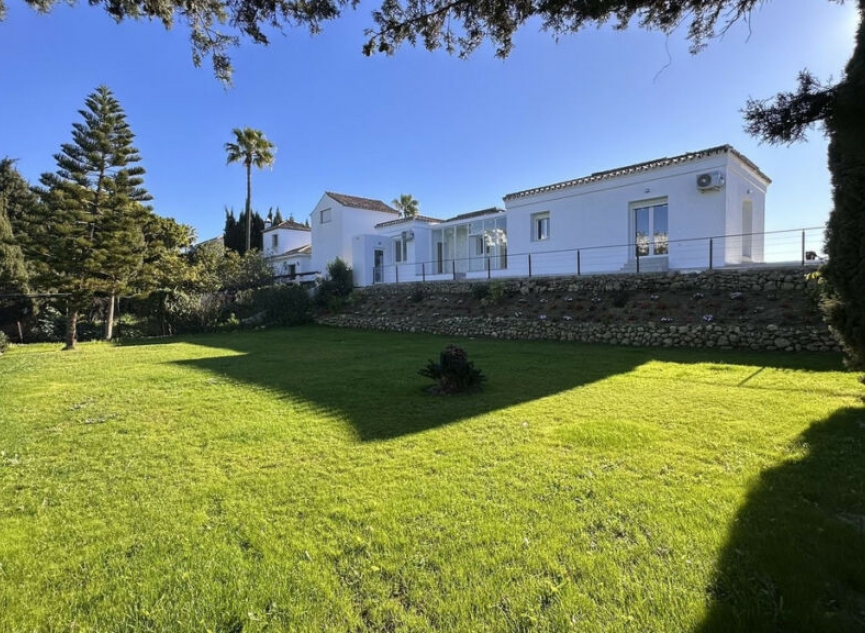 Resale - House -
La Duquesa