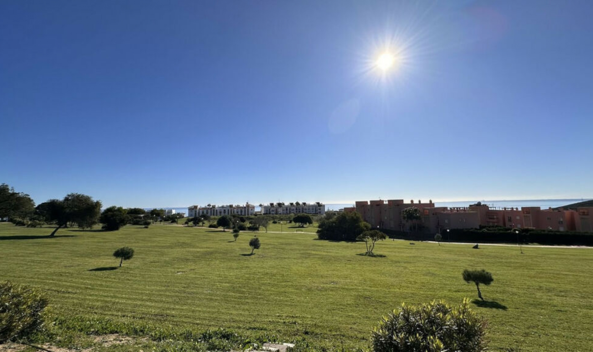 Resale - House -
La Duquesa