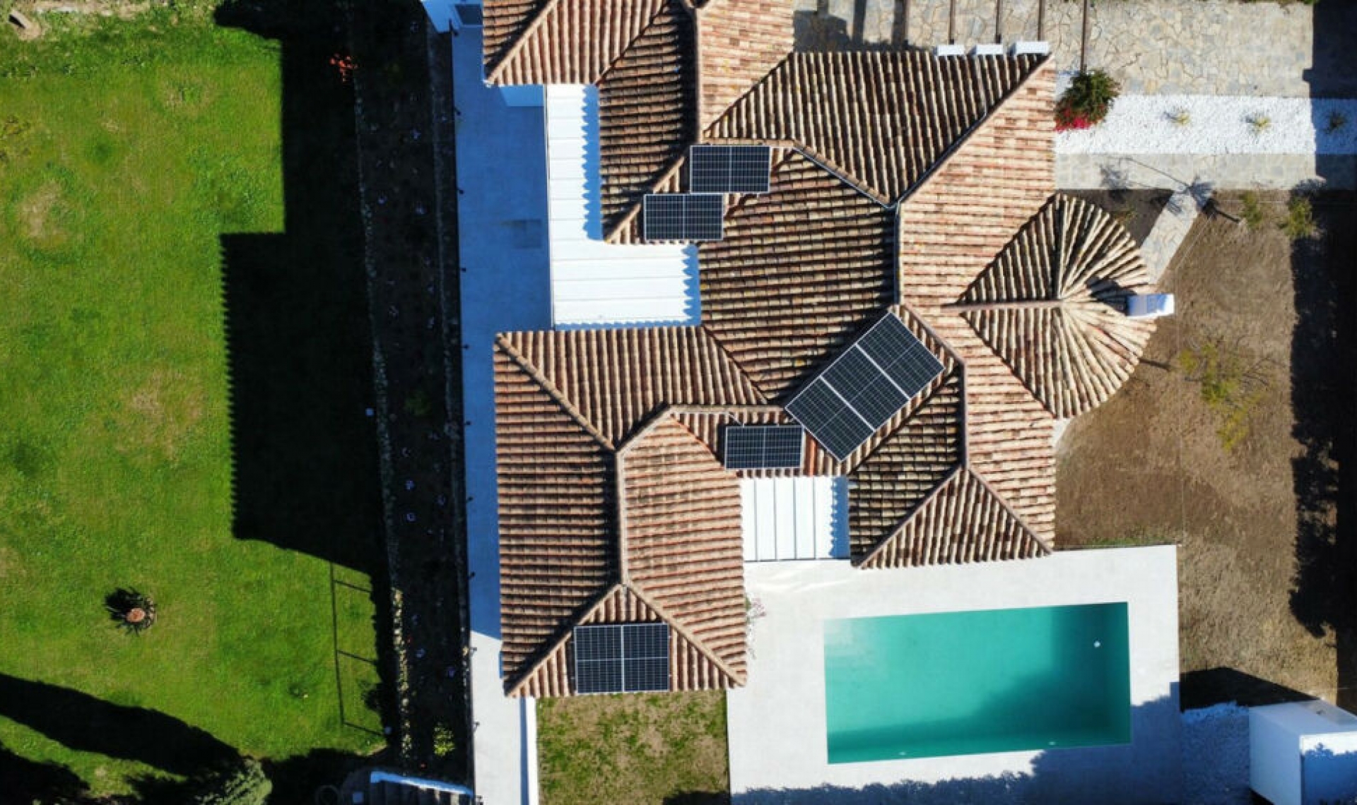 Resale - House -
La Duquesa