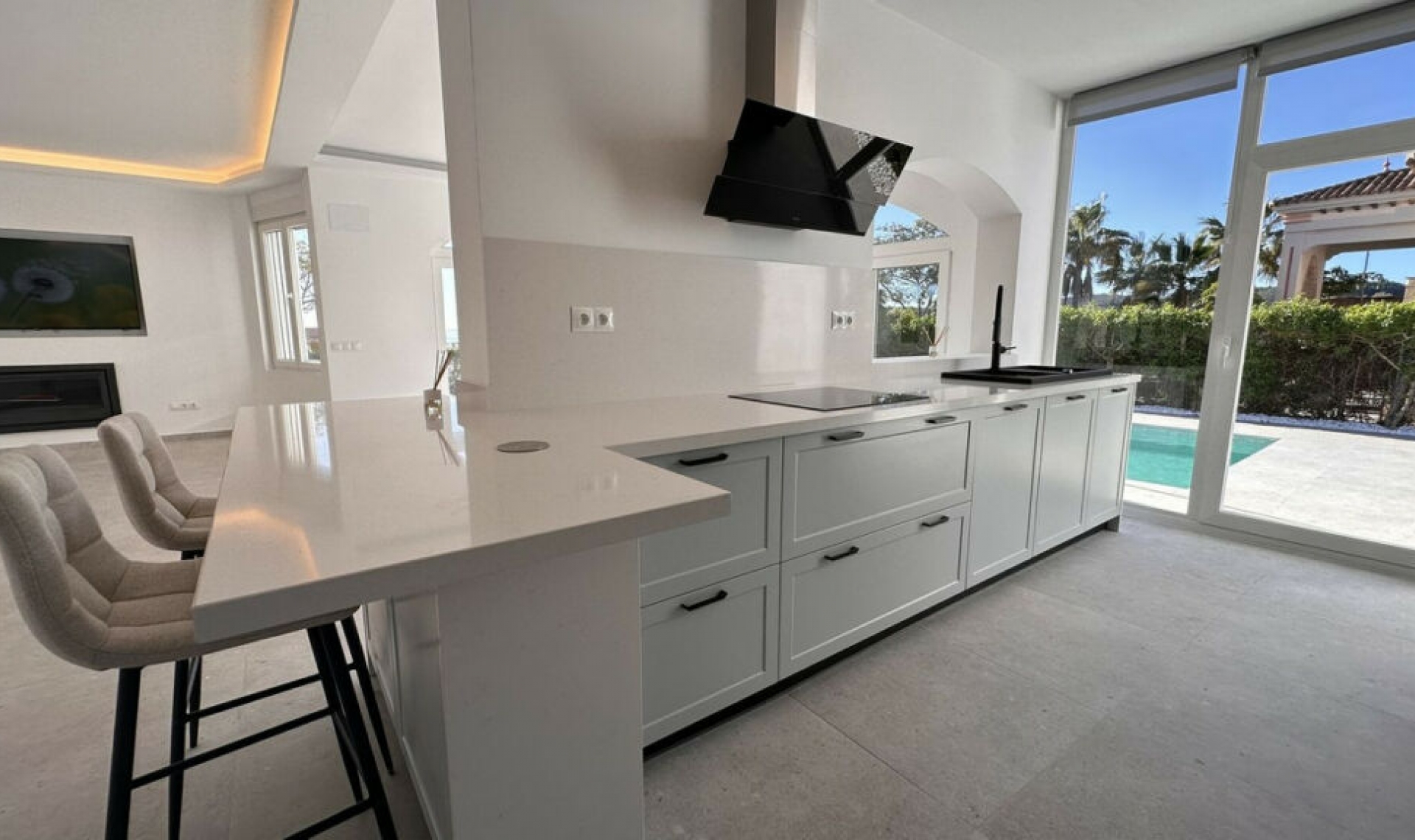 Resale - House -
La Duquesa