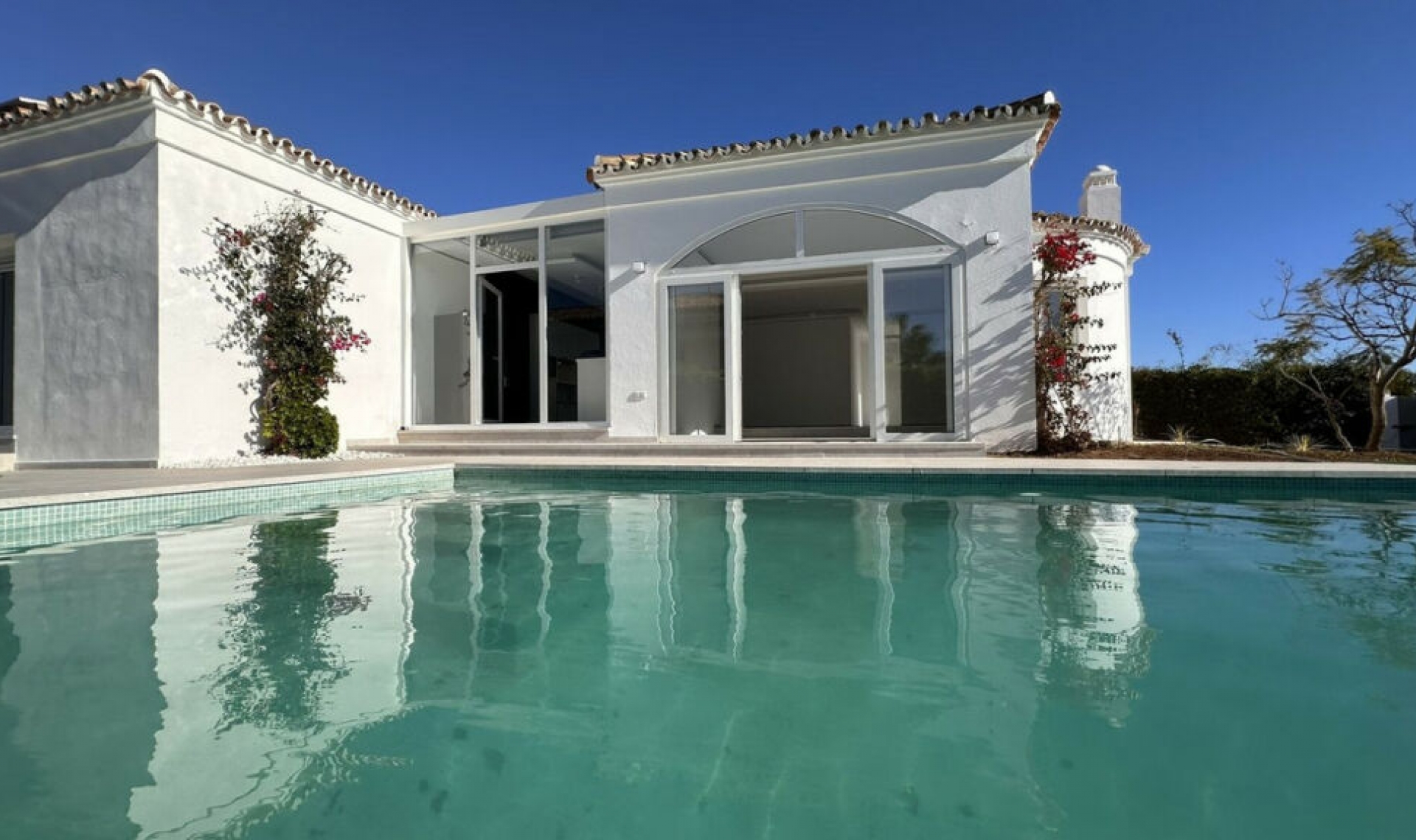 Resale - House -
La Duquesa