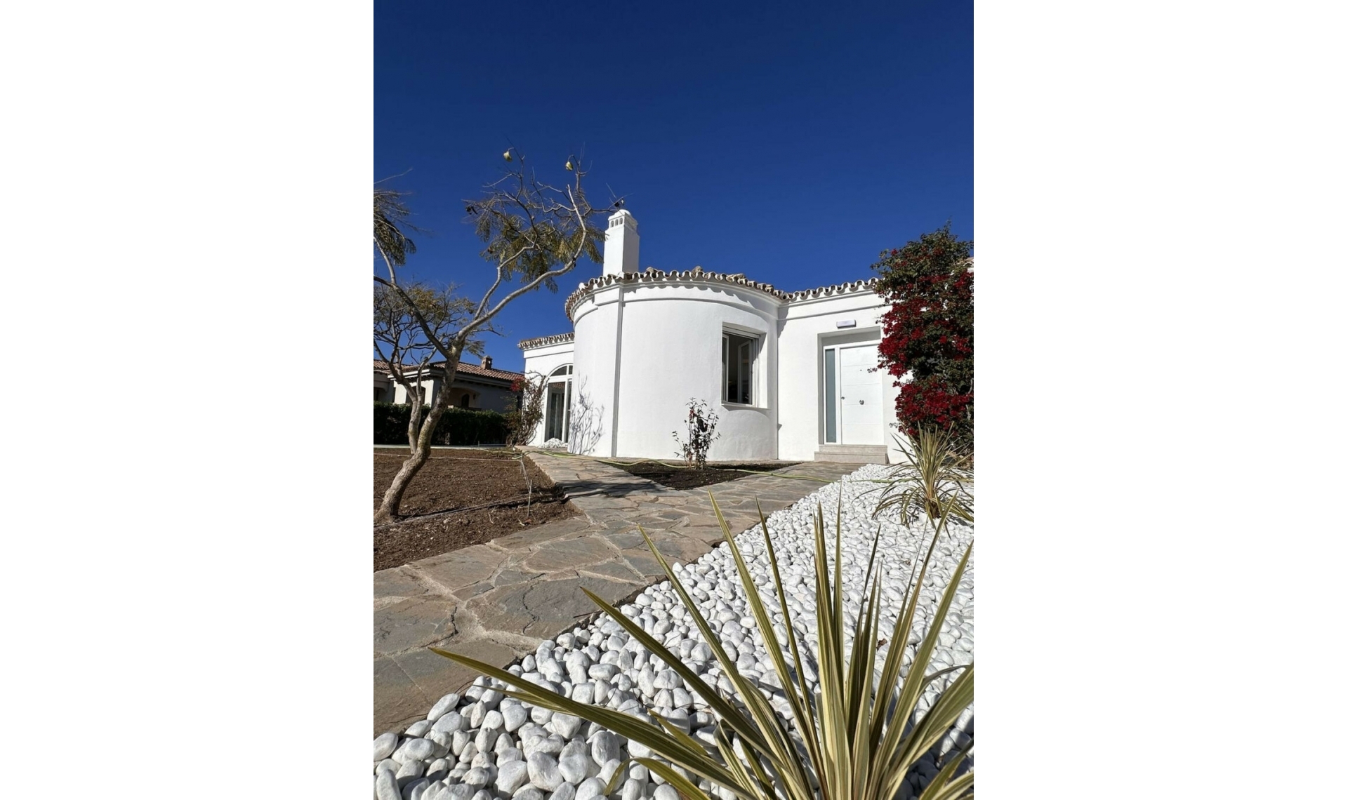 Resale - House -
La Duquesa