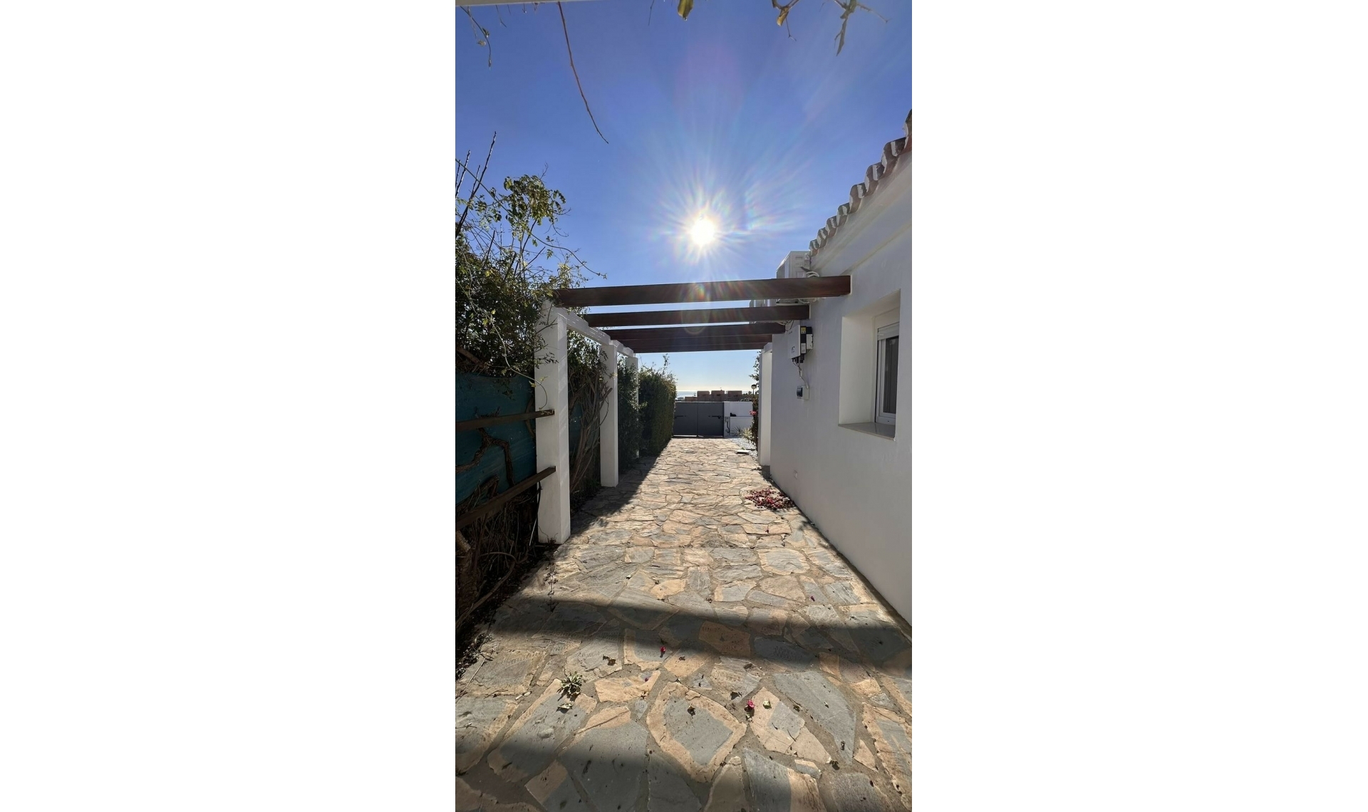 Resale - House -
La Duquesa