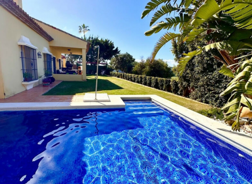Resale - House -
La Duquesa