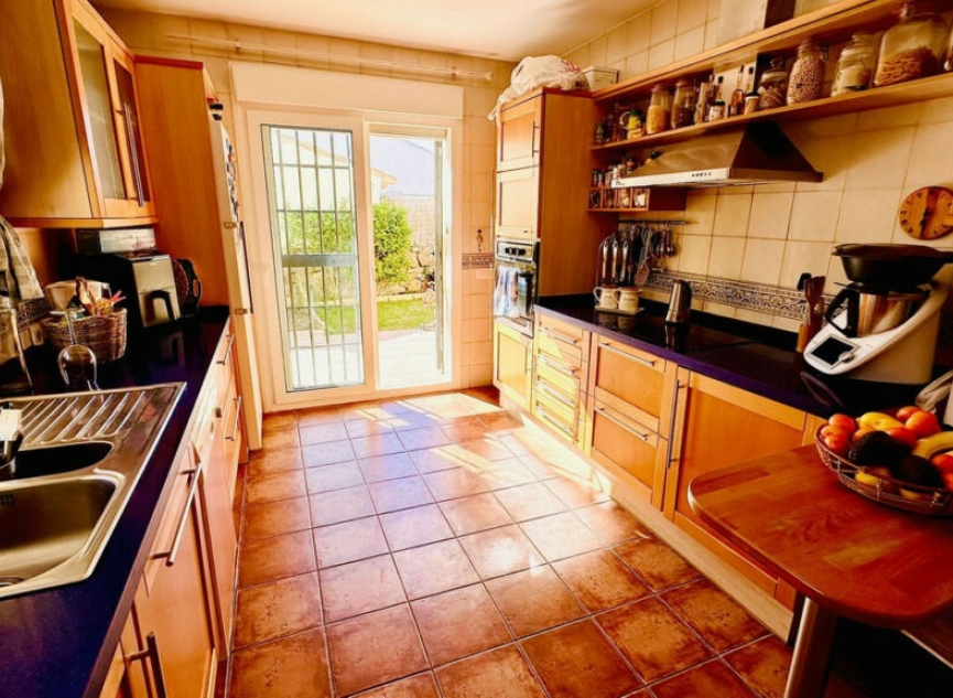 Resale - House -
La Duquesa