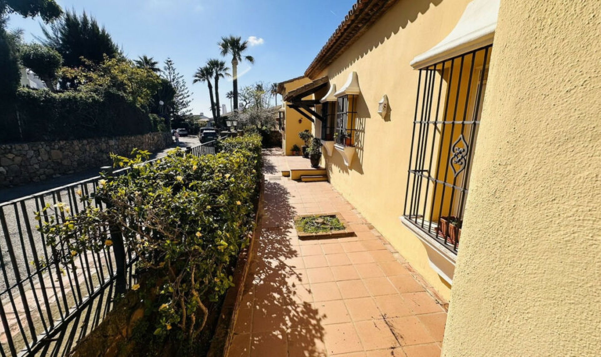 Resale - House -
La Duquesa