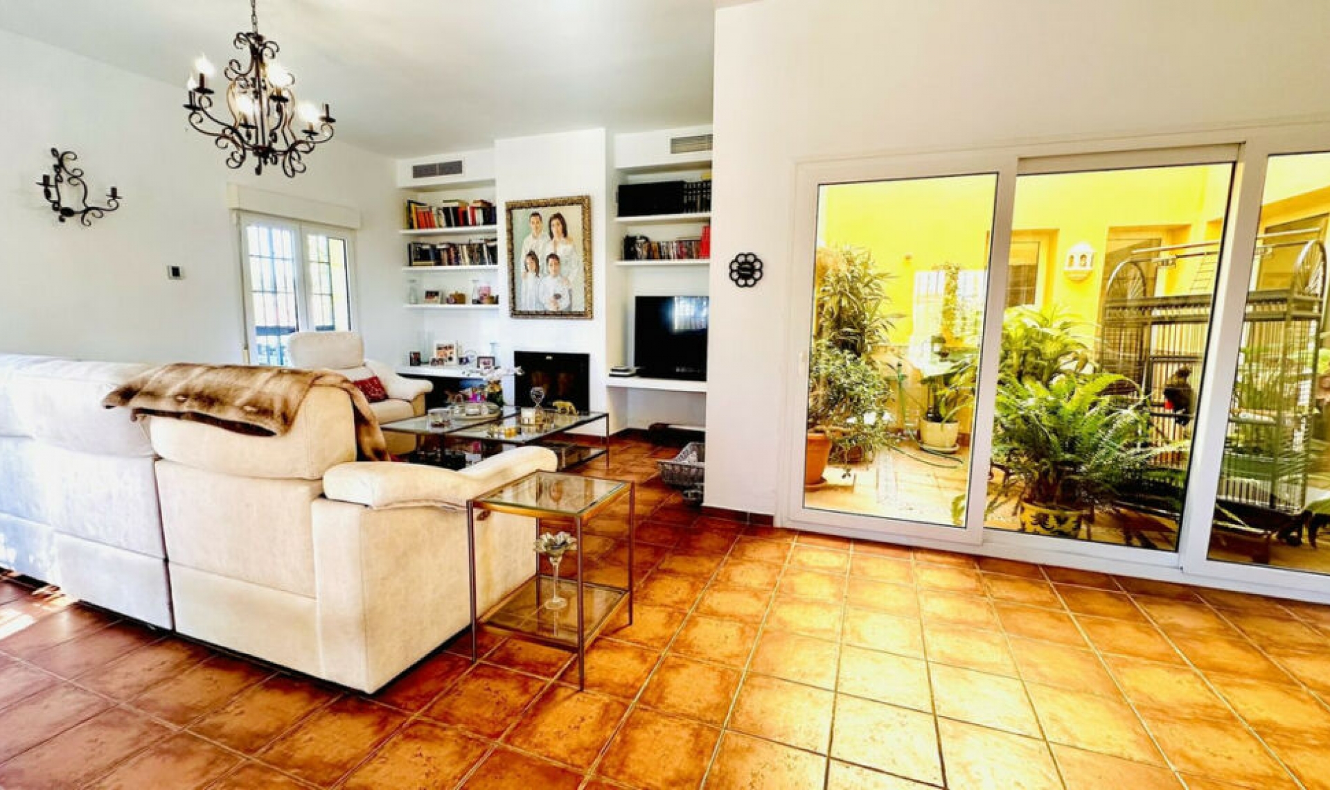 Resale - House -
La Duquesa