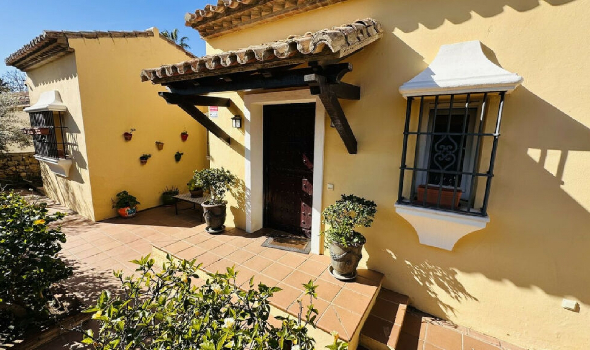 Resale - House -
La Duquesa