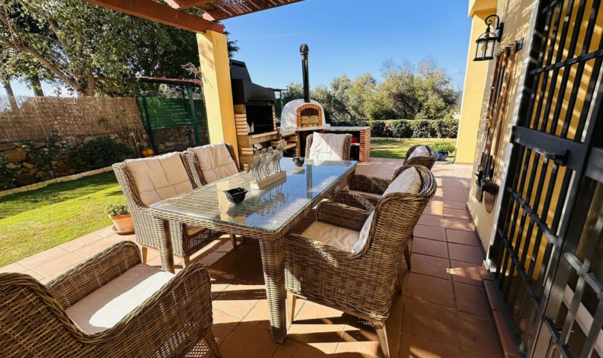 Resale - House -
La Duquesa