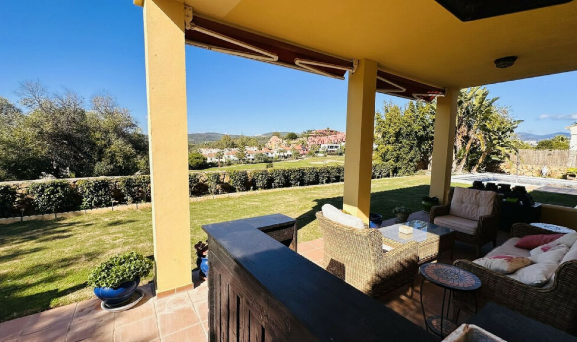 Resale - House -
La Duquesa