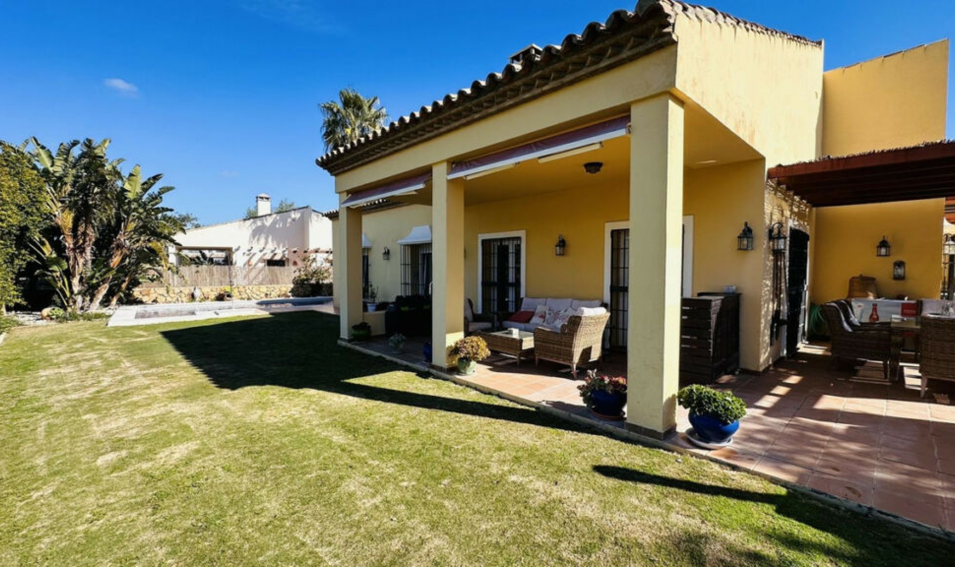 Resale - House -
La Duquesa