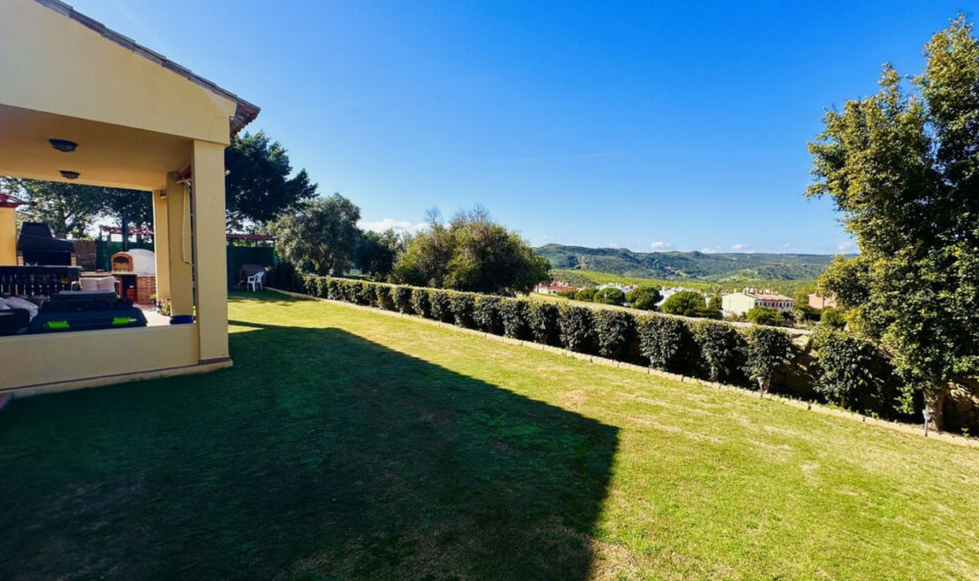 Resale - House -
La Duquesa