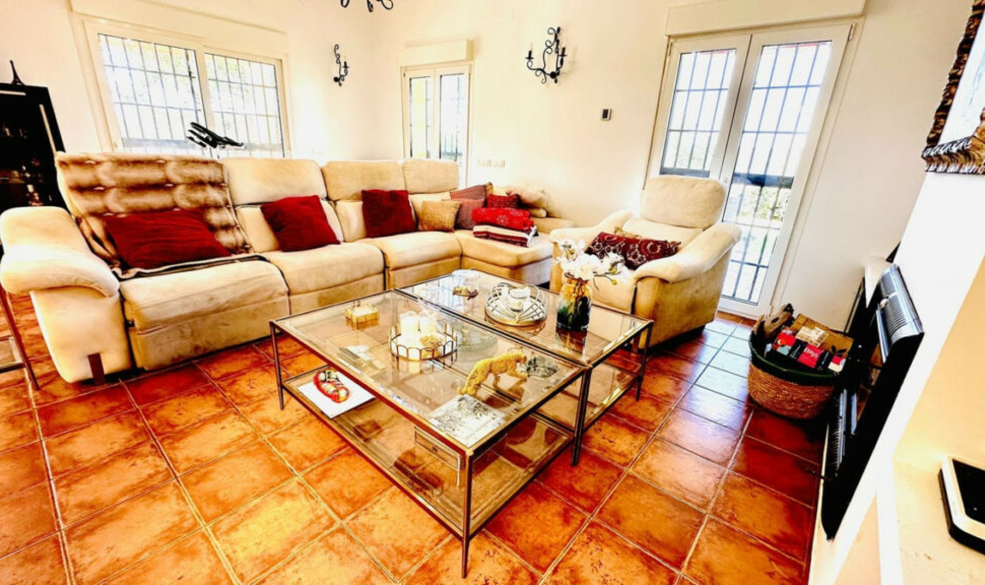 Resale - House -
La Duquesa