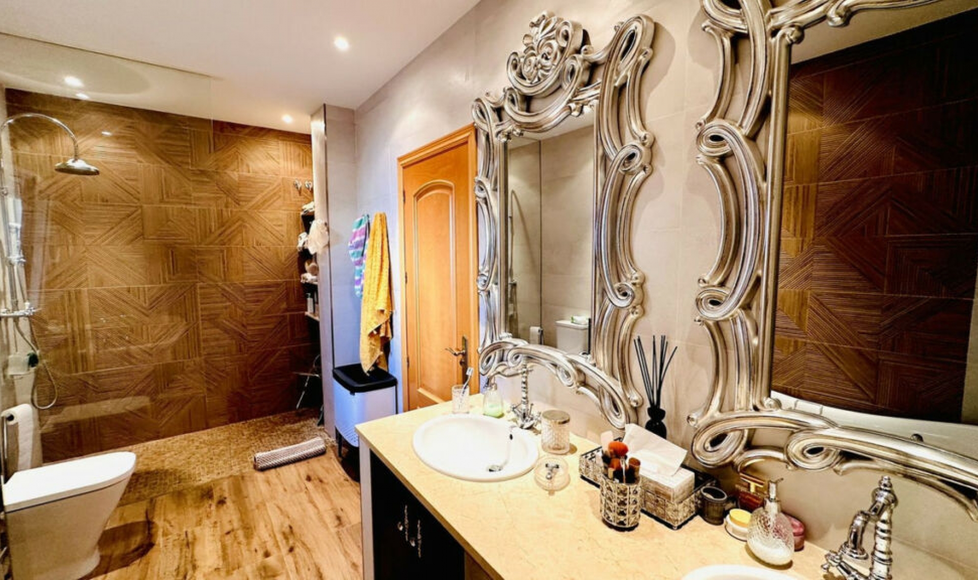 Resale - House -
La Duquesa