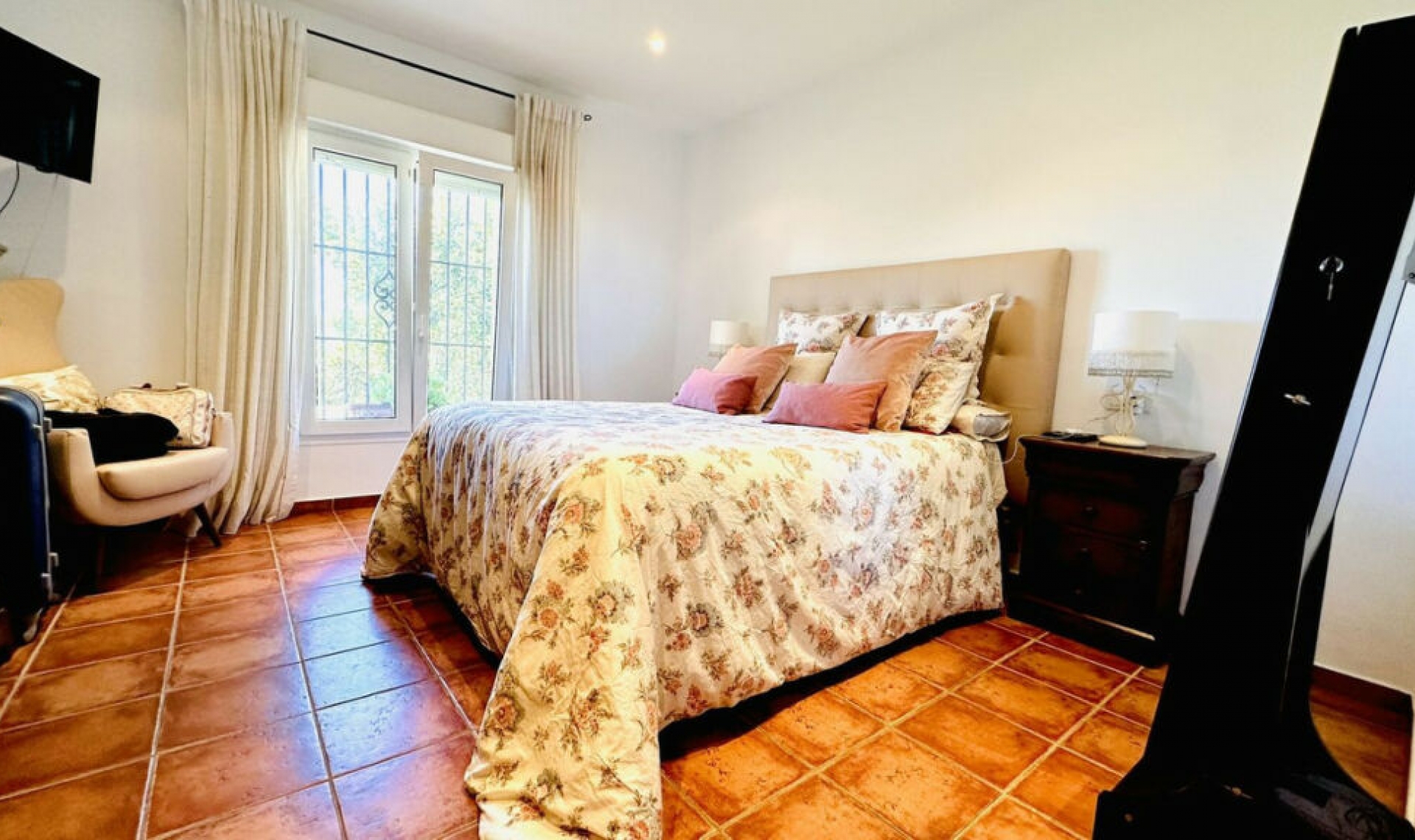 Resale - House -
La Duquesa