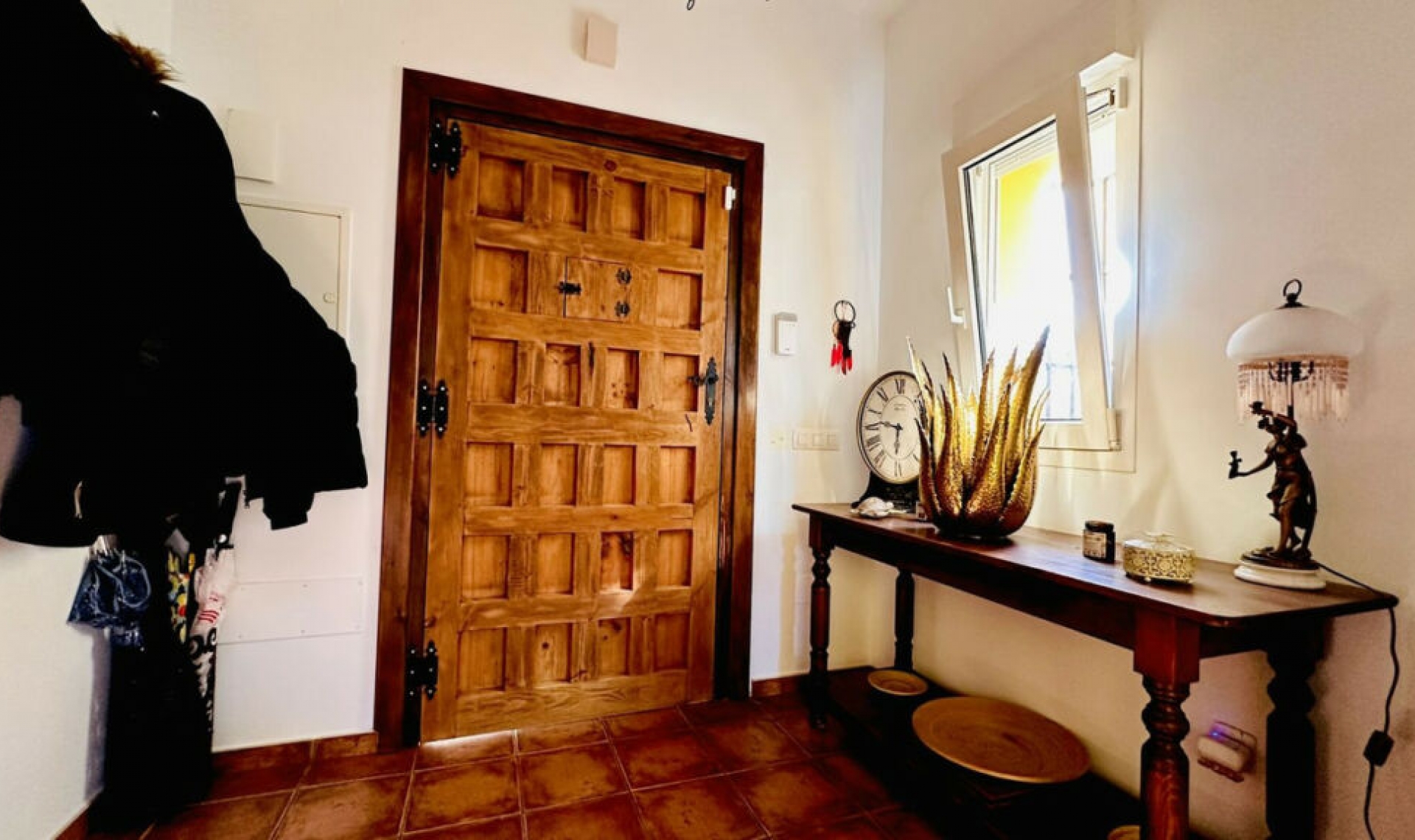 Resale - House -
La Duquesa