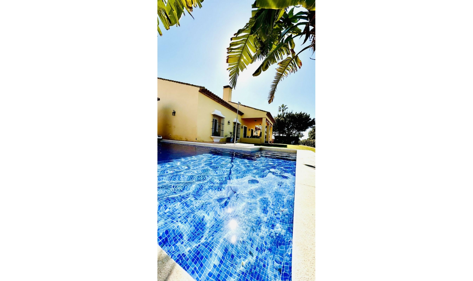 Resale - House -
La Duquesa