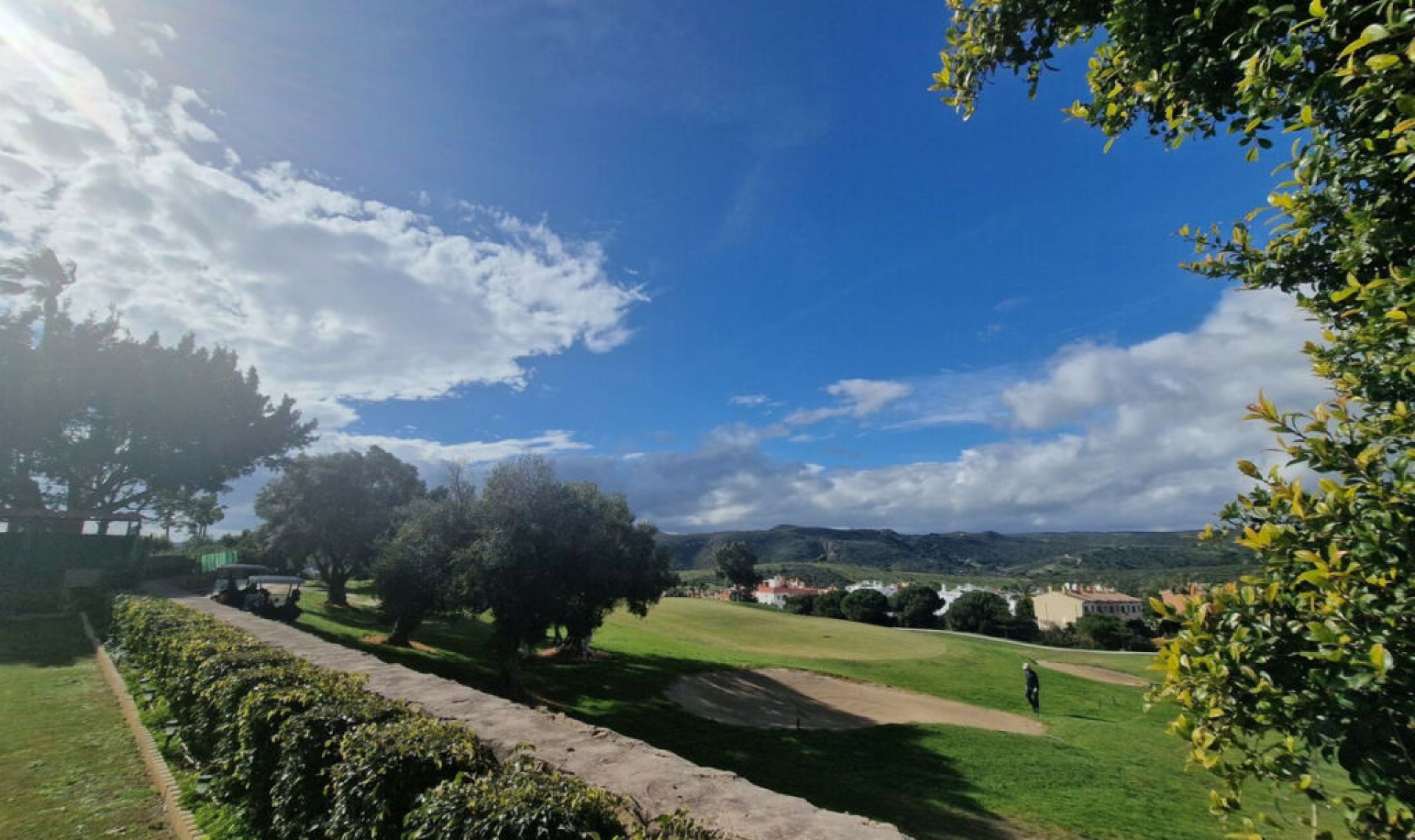 Resale - House -
La Duquesa