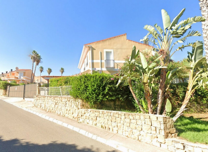 Resale - House -
La Duquesa