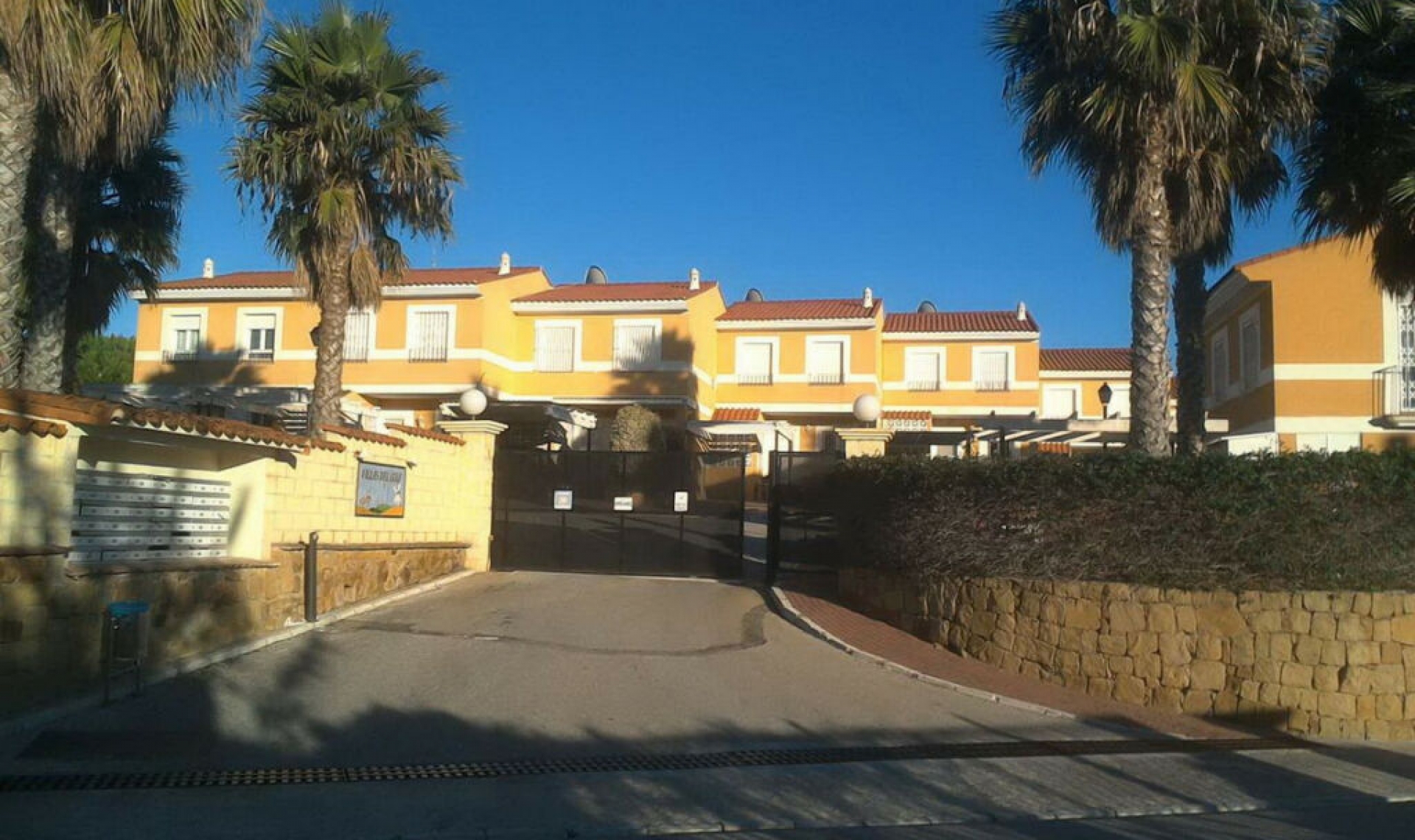 Resale - House -
La Duquesa