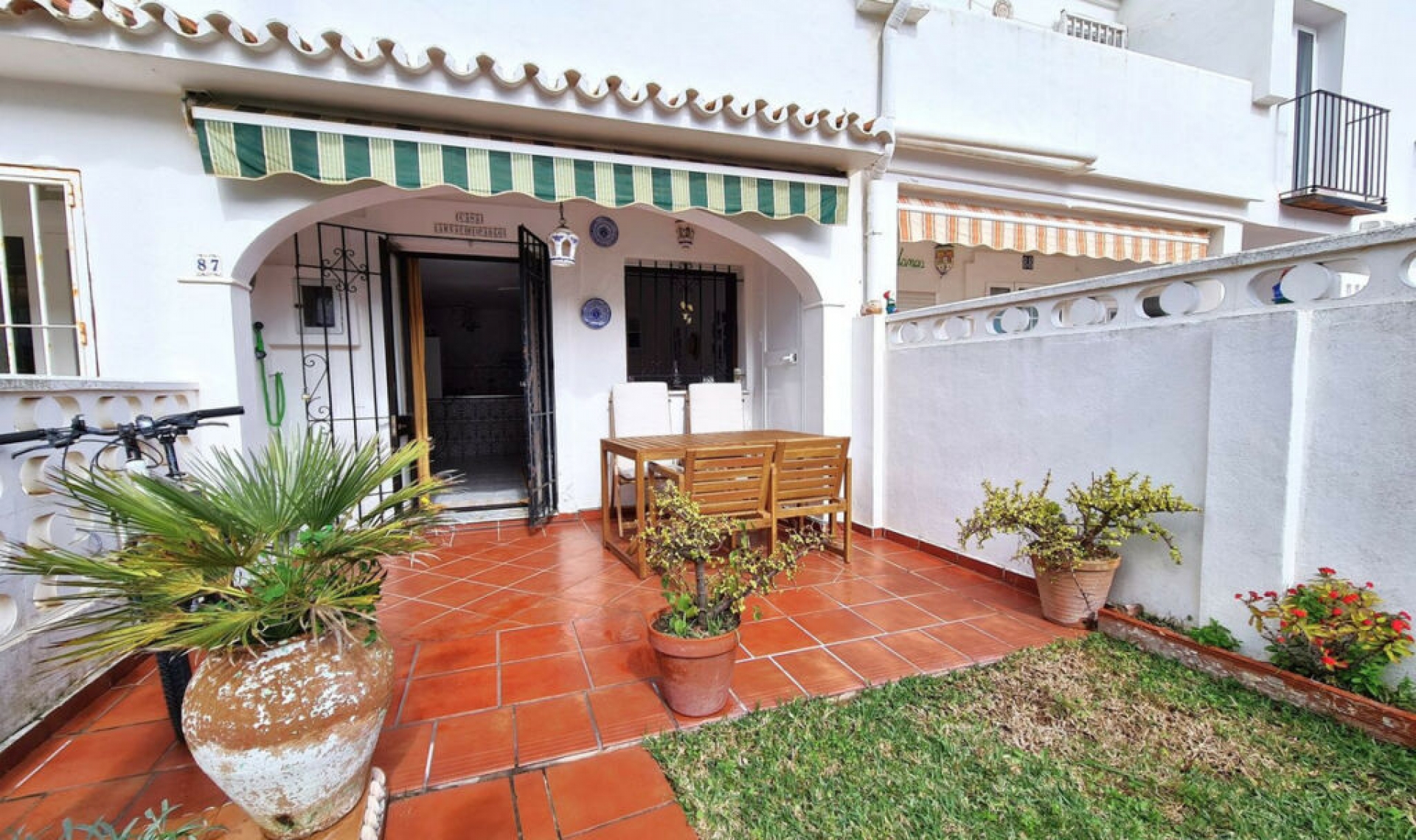 Resale - House -
La Duquesa