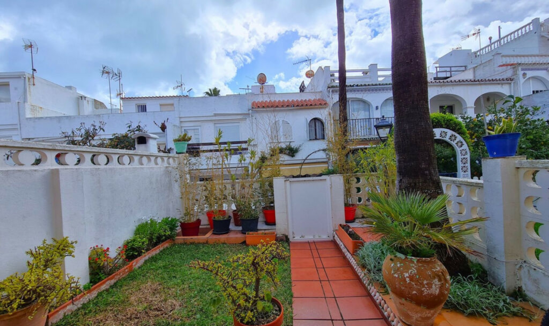 Resale - House -
La Duquesa