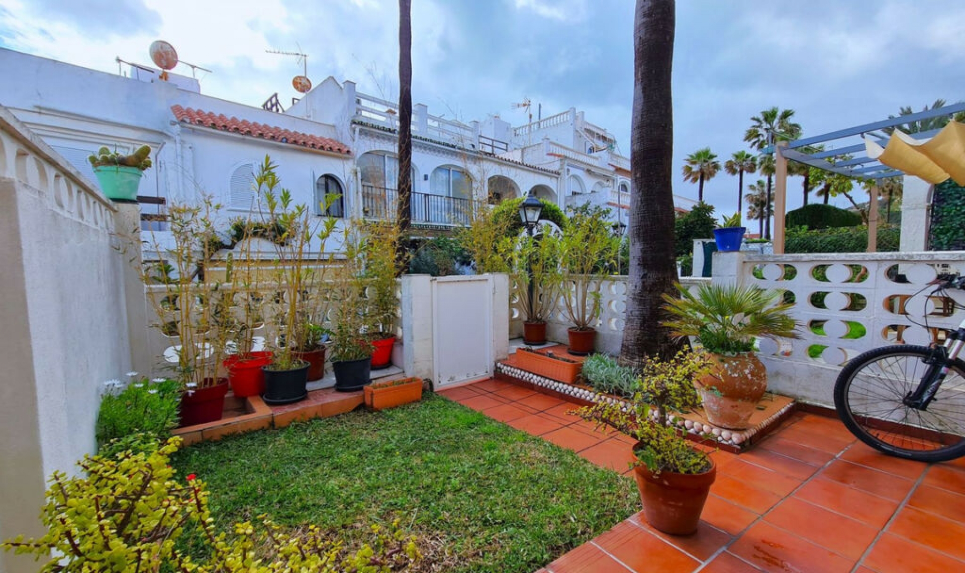 Resale - House -
La Duquesa
