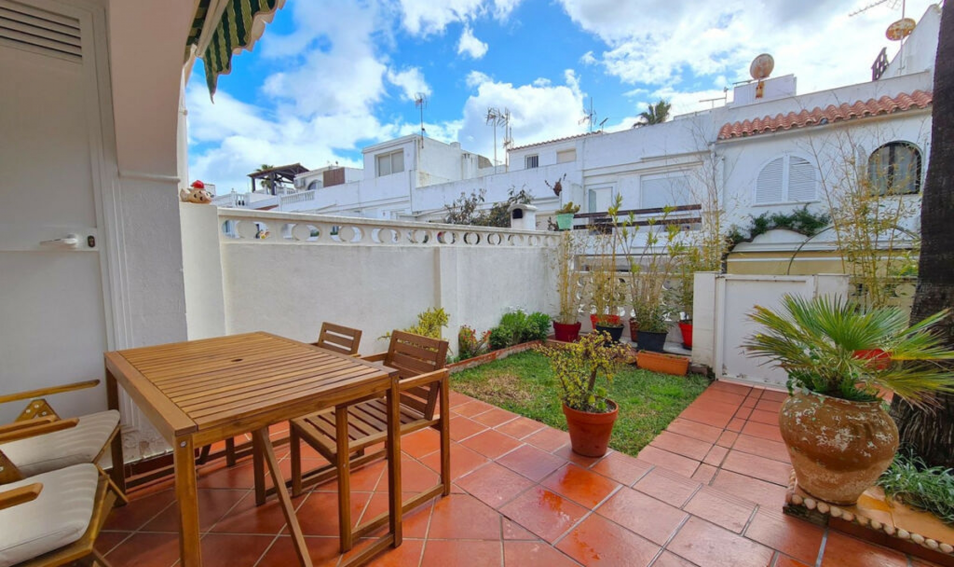 Resale - House -
La Duquesa
