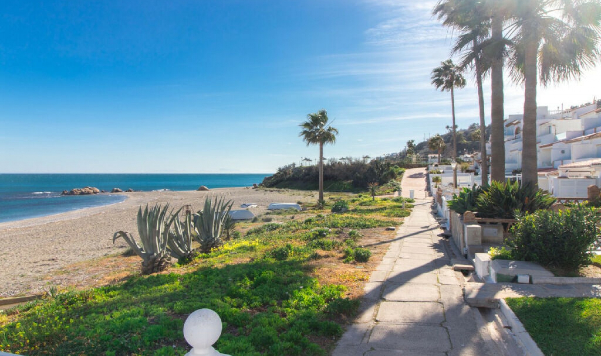 Resale - House -
La Duquesa
