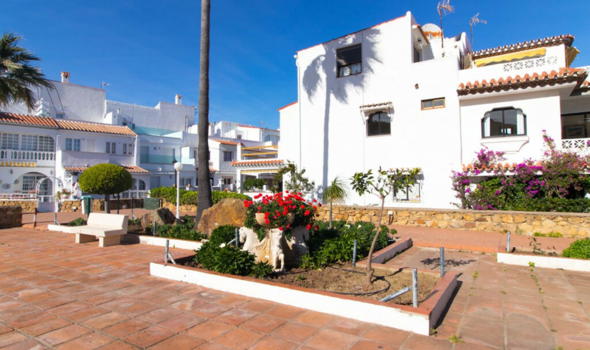Resale - House -
La Duquesa
