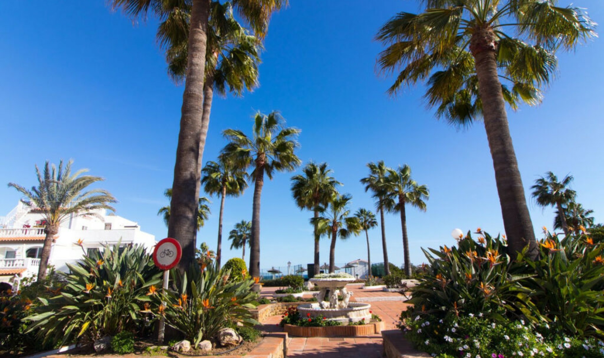 Resale - House -
La Duquesa