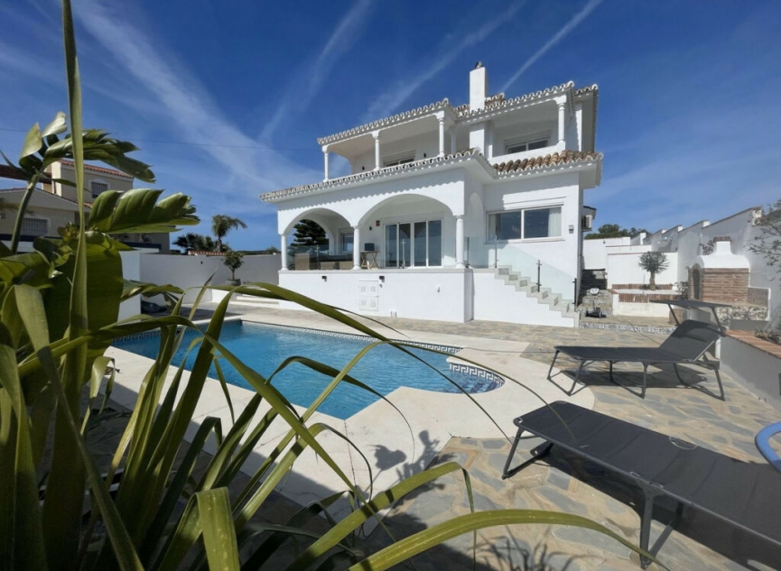 Resale - House -
La Duquesa