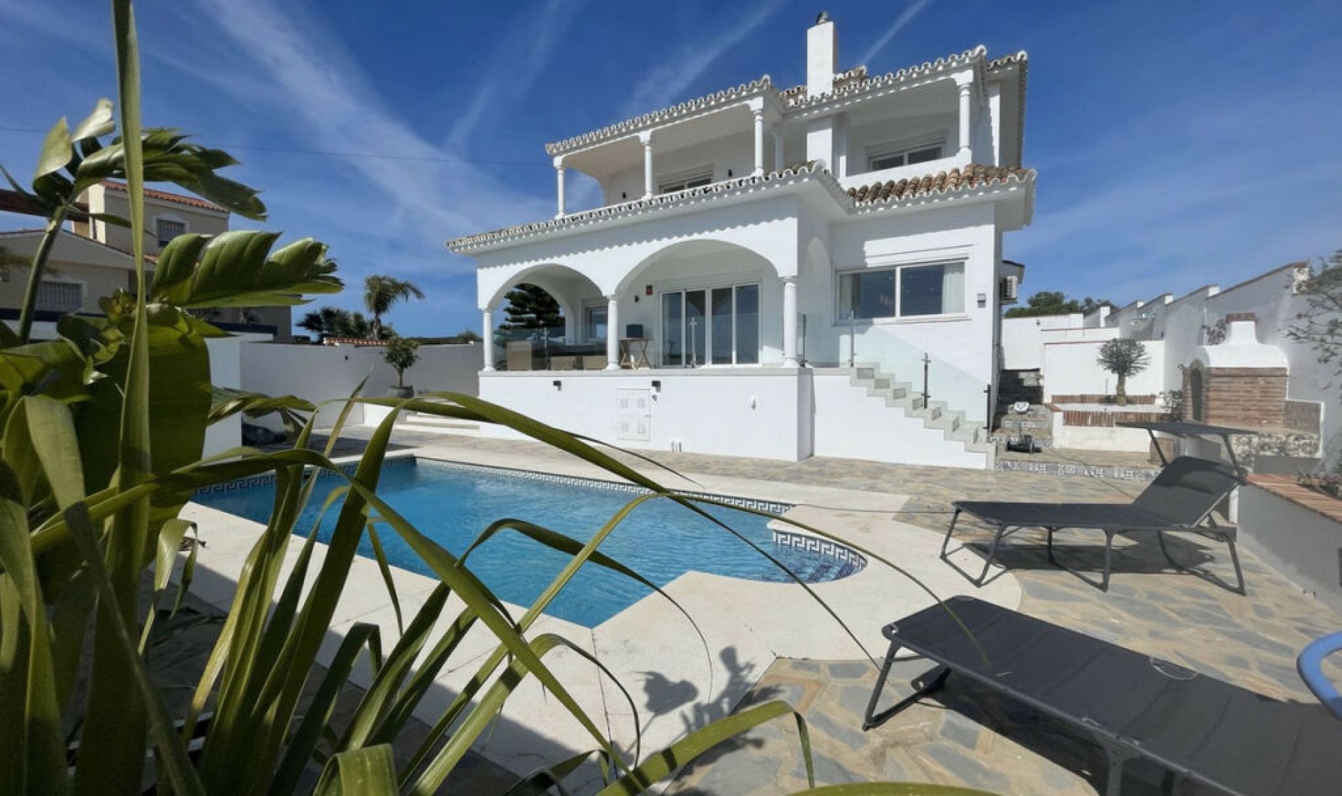 Resale - House -
La Duquesa