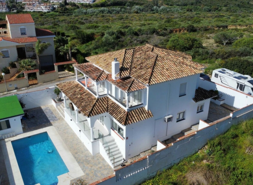 Resale - House -
La Duquesa