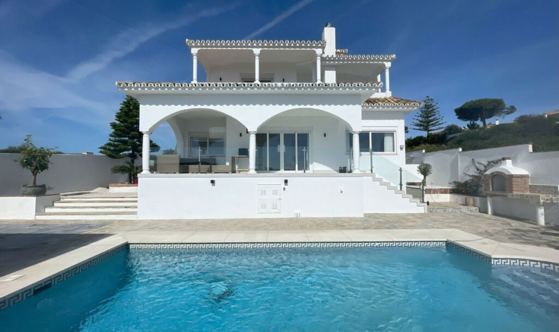 Resale - House -
La Duquesa