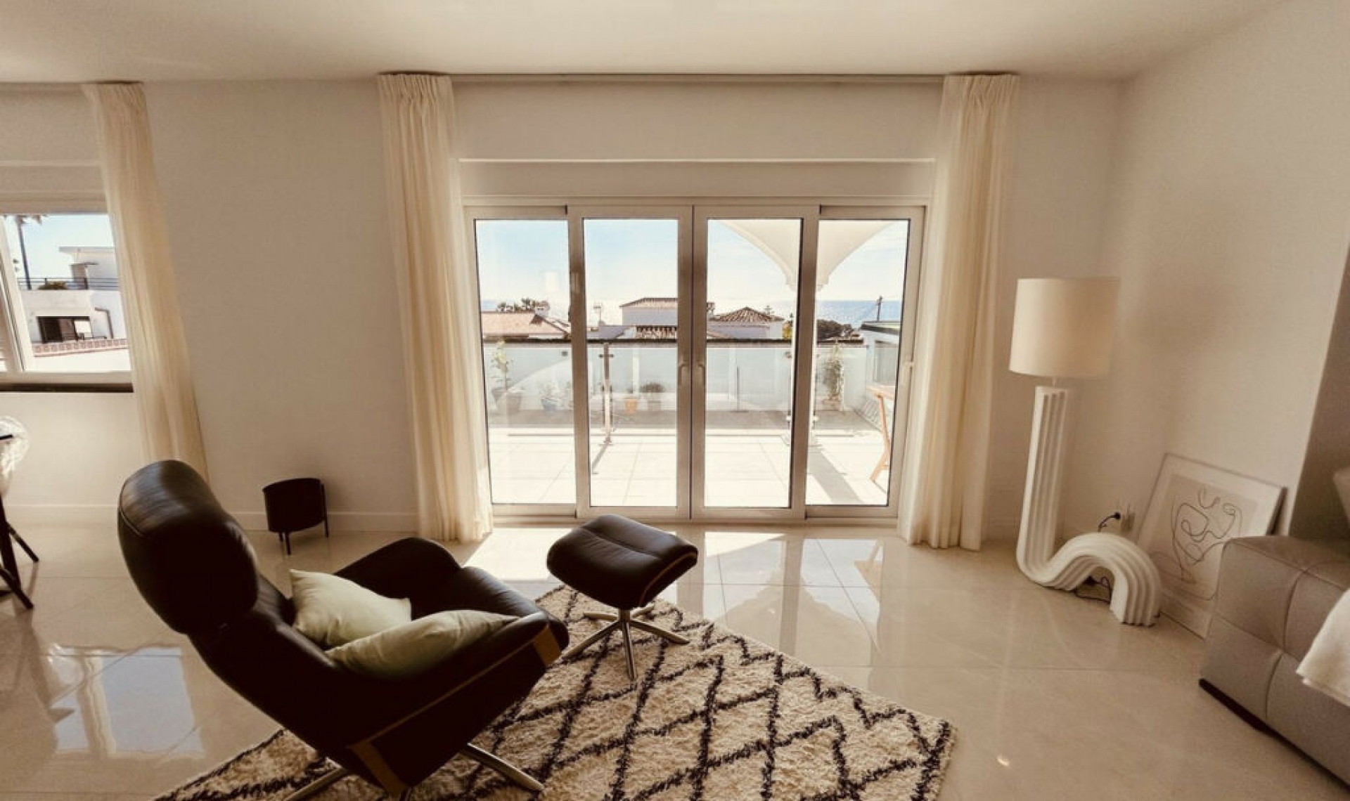 Resale - House -
La Duquesa